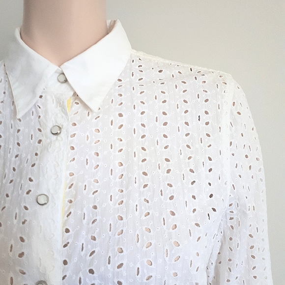 Robert Graham | Eyelet Button-down Shirt - Picture 6 of 14